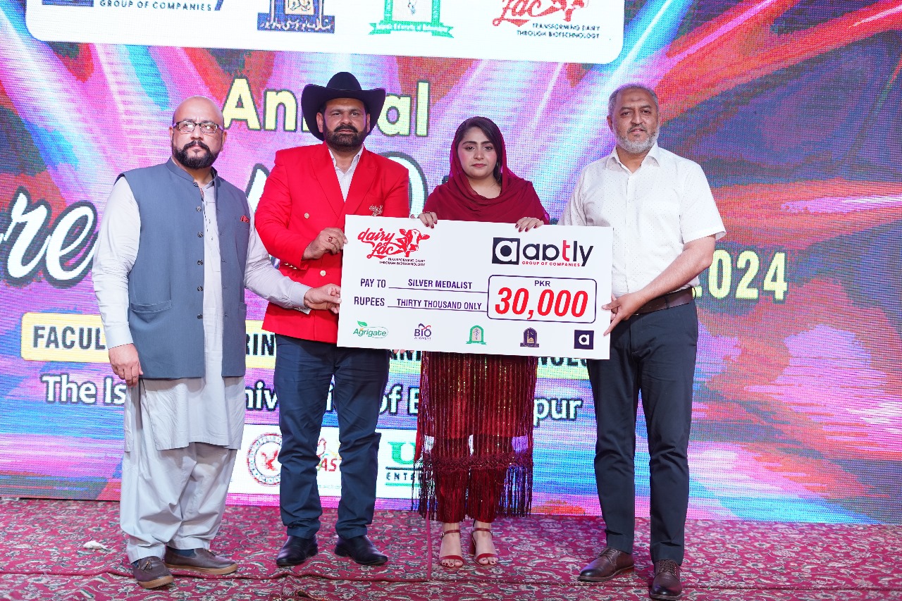cash prize to FVAS students 1